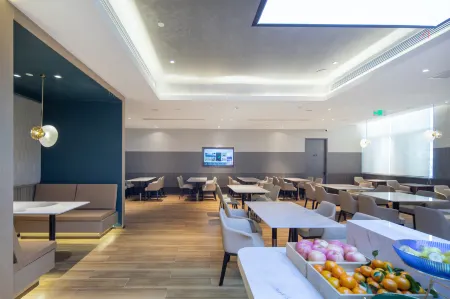 Atour Hotel Suqian Susu Industrial Park Отели рядом с достопримечательностью «Nanhailu Theme Square»