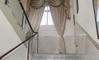 Daye Guotai Business Hotel