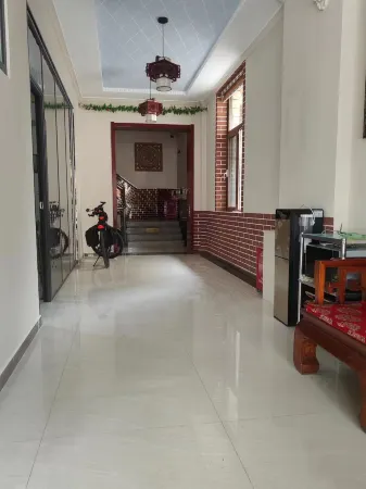 Hot Springs Ancient Town Express Hotel Отели рядом с достопримечательностью «Hongya Valley»