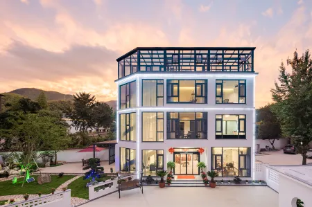 Xiyin Changxing View Light Luxury Holiday Meishu (Changxing Jiangnan Hongcun Branch) Отели рядом с достопримечательностью «Zhejiangsheng Huzhou Shizhang Xingxian Feiyun Temple»