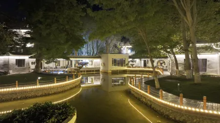 Urumqi Yizhongyuan Hotel (Hongshan People's Park Branch)