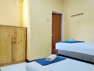 Risqia Homestay Syariah Hotel di PasarKemis
