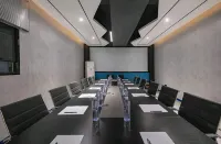 Zhaosu County Xiyue Time and Space Hotel - parcheggio