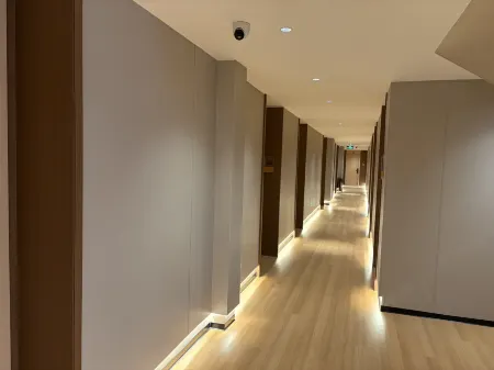 yikeju hotel Отели рядом с достопримечательностью «Jinnaoshan Mountain Star Tunnel»