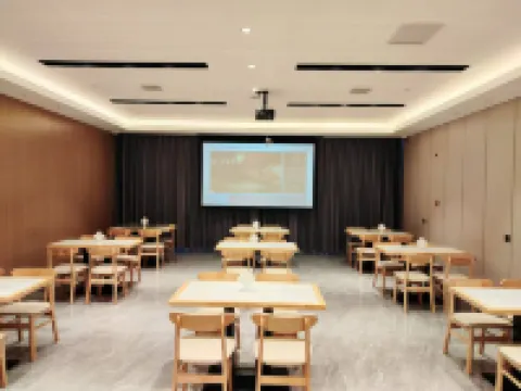 Elong Yam Hotel (Changbaishan North Slope Tourist Distribution Center) Hôtels à : Antu