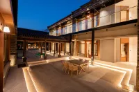 The Heart Courtyard Hotel