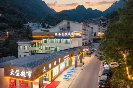 Sanqing Mountain Juhe Holiday Homestay (Near Shuangxi Cableway Station) Отели рядом с достопримечательностью «West Coast Scenic Area»