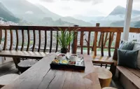 Baoyuelou · C-Position Scenic Vacation Boutique Stay (Xijiang Qianhu Miao Village Observation Deck)