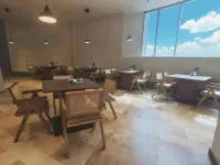 Yunshang Siji Shangpin Hotel (Liupanshui Wanda Plaza High-speed Railway Station Branch) - parking