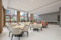 Vienna International Hotel (Chongyi, Ganzhou)