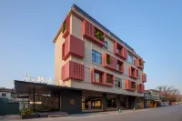 Qiyuan·Lilong Glow·Vintage·Tea Cafe and Luxury Accommodation - parking