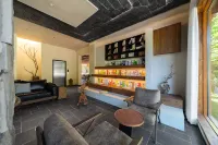 Shuxia Shisanjian Wild Luxury Vacation Homestay (Yaan Bifengxia Branch)