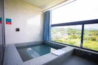Xinfeng Blue Moon Bay Resort Hotel - Parkplatz