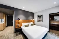 Vibe Hotel North Sydney - Balcony