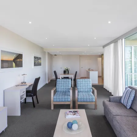 Oaks Glenelg Liberty Suites