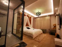 Taining Flower House B&B - Parvekkeita