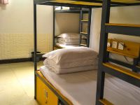 撒哈拉青年客栈(西安钟鼓楼店) - 碧落闺蜜4人床位间