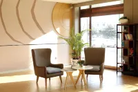 Homeinn Hotel (Hunchun Eurasia Shopping Mall Passenger Station Branch) - parking