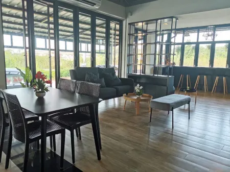 J2 Residence Chiang Rai Отели рядом с достопримечательностью «Chiang Rai University»