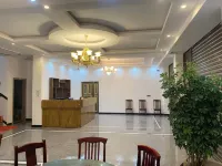 Luoping Chunri Xiaoyuan Homestay (Jinji Peak Cong Branch)