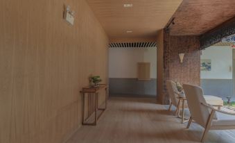 Maitreya Chizhiquan Hot Spring Hotel (Maitreya Honghe Water Township)