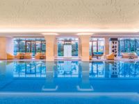 青岛西海岸隆和艾美度假酒店 - 室内游泳池