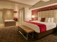 Horseshoe Las Vegas Hotels near Area 15