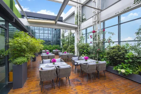 Yun Sky Garden Hotel (Jingmen Wanda Plaza Branch)