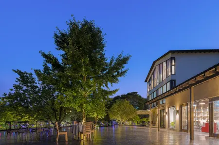 Floral Hotel · Luxury Designer Art Hotel (Nanjing Ginkgo Lake Shop) Отели рядом с достопримечательностью «Datangjin Herb Valley»
