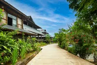 Floral Hotel·Yao mother's guest room (wangtianshu scenic spot in Xishuangbanna) فنادق في منغ لا