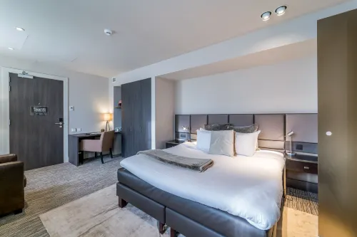 Terhills Hotel فنادق في Maaseik