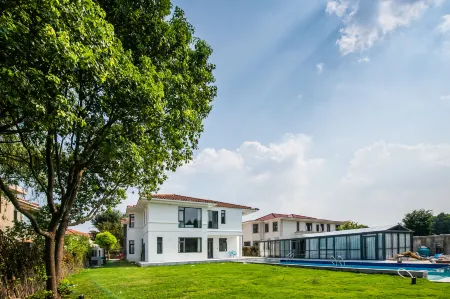 Qinyuan Lake View Pool Villa Отели рядом с достопримечательностью «Bacheng Yinhua Yijing Langman Huahai Theme Amusement Park»