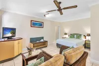 Bay Village Tropical Retreat & Apartments Hotels in Cairns North