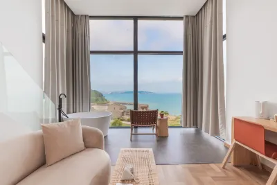 SIXPENCE Moonlight Seaview Homestay (Pingtan Huandao East Road) Hotels near Xianrenjing