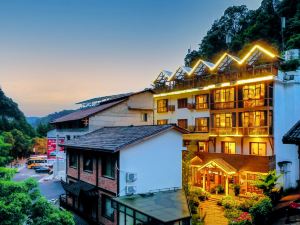 Floral Hotel·Yicheng Yijia Inn(Dongda store of Zhangjiajie National Forest Park)