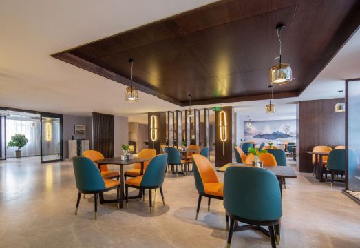 Rezen Dong Hotel (Baoding High-tech Zone Baobai Shopping Plaza Branch) Hotel Overview