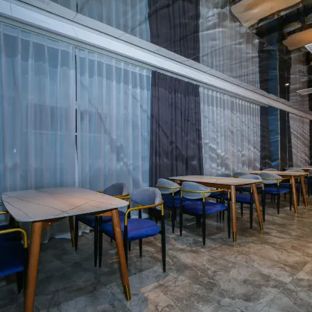 Yi Water Source Hotel (Luoyang Longmen High-speed Railway Station Baolong Plaza)