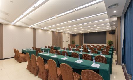 Starway Hotel (Kunshan Golden Eagle International Shopping Center store) - Housity