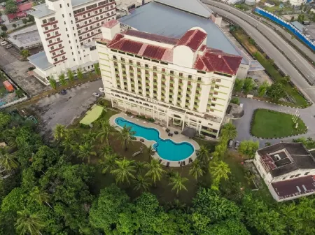 De Greenish Village Langkawi Отели рядом с достопримечательностью «Wat Koh Wanararm Langkawi»