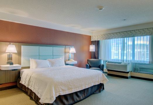 햄프턴 인 & 스위트