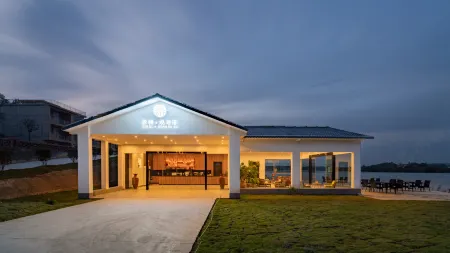 Chiqi Guanhu Language Отели в г. Цичунь