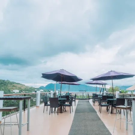 Skylodge Resort