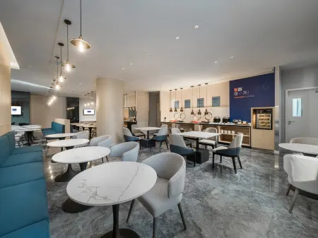 Holiday Inn Express Changchun Jingyue, an IHG Hotel Отели рядом с достопримечательностью «Software Engineering Simulation Company， College of Humanities & Information， Changchun University of Technology»