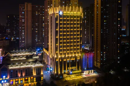 New Beacon Jiarui International Hotel （Wuhan high-speed Railway Station Happy Valley store) Отели рядом с достопримечательностью «Wuhan Keji Daxue Chengshi College»