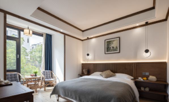 Floral Hotel· Wuyuan Huiyuge Hotel (Wuyuan High-speed Railway Station Shop)