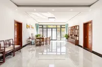 Backing Mountain Garden Farmhouse