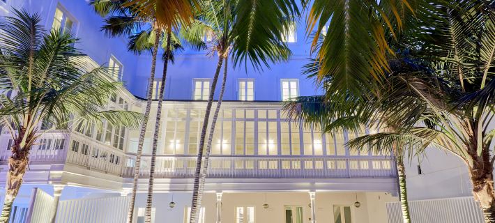 Tandem Veedor de Galeras Suites Hotels in Cadiz