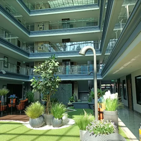 VSK RESIDENCE At Suvarnabhumi Airport Отели рядом с достопримечательностью «Royal Park Thailand»