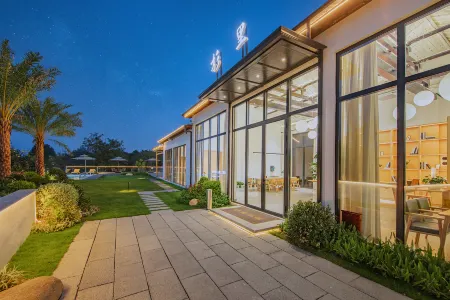 Shanli·Peninsula Waterfront Hot Spring Resort Отели рядом с достопримечательностью «guo ji zhu yi shang mao cheng»