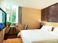 IU酒店（正定古城小商品夜市店） 鄰近無界·幻境行浸式國際光影主題公園的酒店